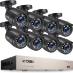 Imagen que muestra ocho cámaras bullet negras con anillos de LEDs para visión nocturna y soportes de montaje sobre una grabadora ZOSI de carcasa metálica con logo y puerto USB en el frontal, ZOSI Kit de Videovigilancia 5MP Lite 8CH H.265+ Grabadora DVR con (8) 1080p Cámara de Vigilancia Exterior, Visión Nocturna, Alarma de Movimineto, Acceso Remoto, Sin Disco Duro, representando un conjunto compacto visible para vigilancia exterior.