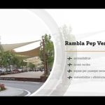 Vista de la Rambla Pep Ventura con toldos, árboles y zona peatonal junto a un panel informativo; Junts prohibirá a okupas llenar bidones de agua de la fuente