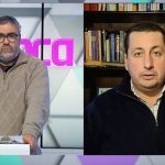 Pantalla dividida con presentador y entrevistado en estudio y biblioteca, La Junta actúa rápidamente contra las ocupaciones ilegales