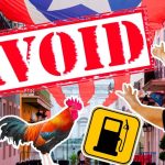 Miniatura colorida que muestra una calle con banderas puertorriqueñas al fondo, un sello rojo con la palabra AVOID, un hombre con gesto de sorpresa señalando la escena, un gallo, un icono de surtidor de gasolina y un paraguas multicolor, e incluye el texto 'Okupan casa y contratan servicio de internet' como aviso destacado.